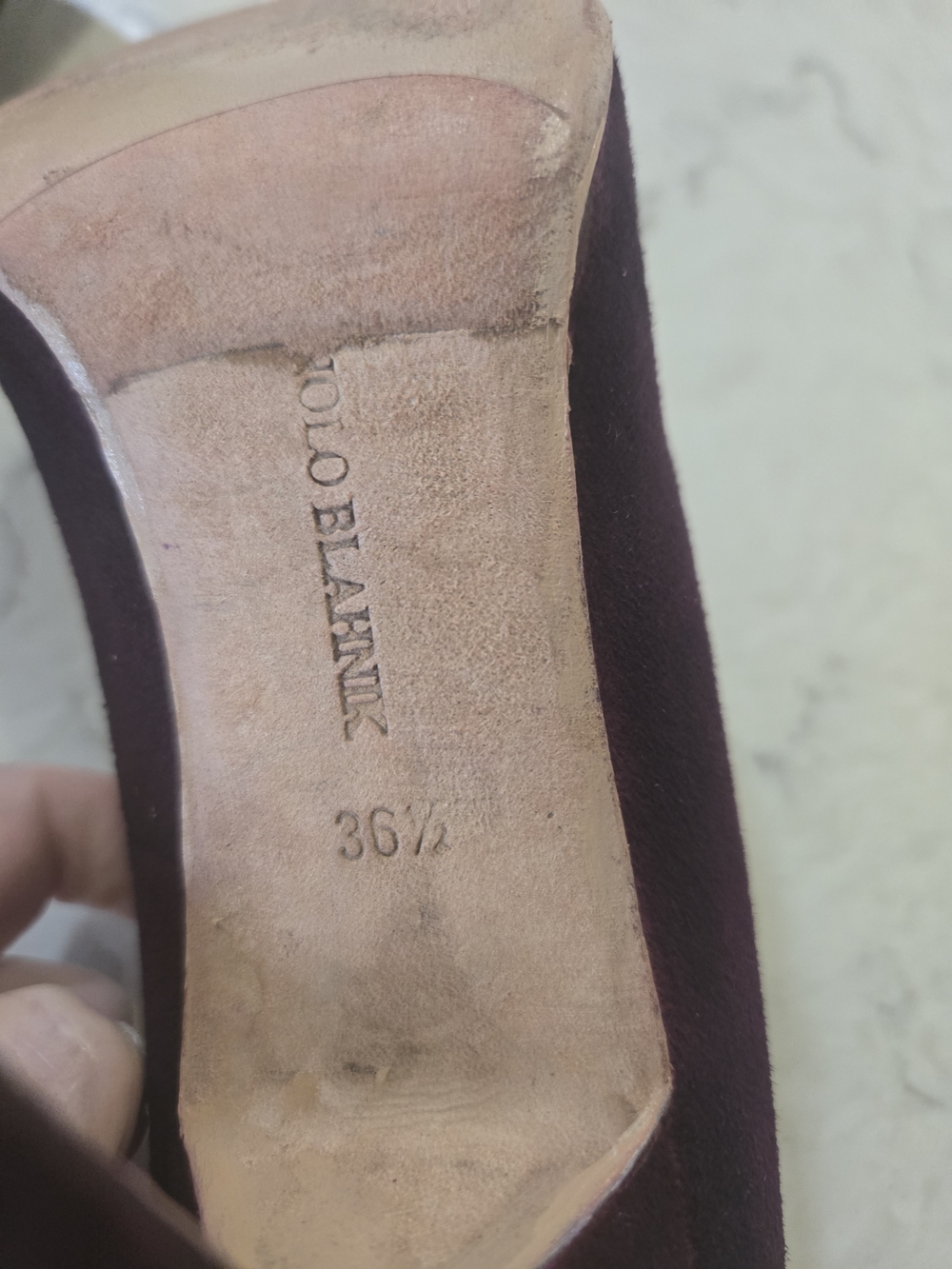 Manolo Blahnik Women's Pointed Suede Pumps in Plum 6.5 - Picture 7 of 14